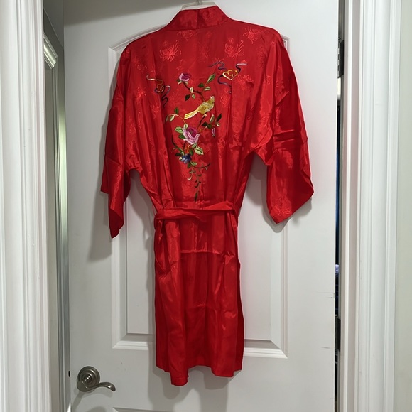 Vibrant Red Oriental Robe - Picture 4 of 7